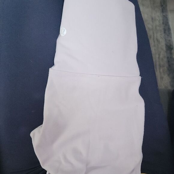 Lululemon Athletica Women's Lavender Leggings, size 0 - Picture 6 of 6